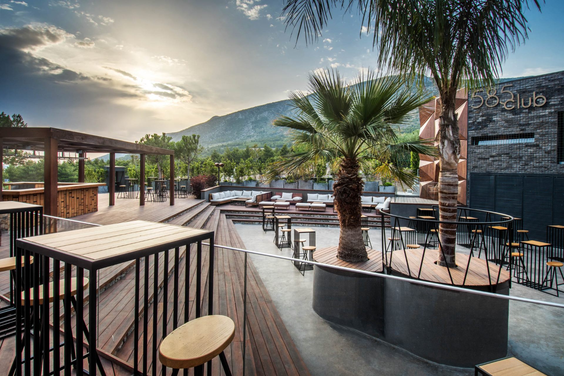 585 Club in Bol Croatia